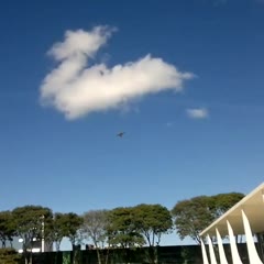 Rasante de caças da Aeronáutica estoura vidros do Supremo Tribunal Federal