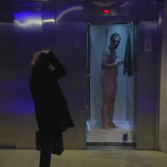 Shower Elevator (Rémi Gaillard)