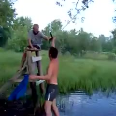 Guy Tries to Rope Swing