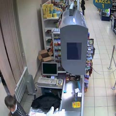 Store Employee Tries To Jump Chain