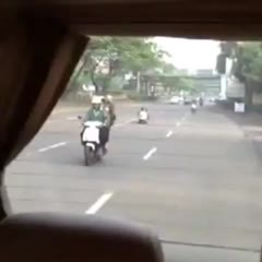 MENATANG APA YANG DIA TUNGGANG???