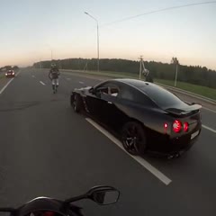 Nissan GTR vs YAMAHA R1 vs SUZUKI GSX R1000