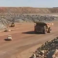 Cat 797b vs Landcruiser Pancake