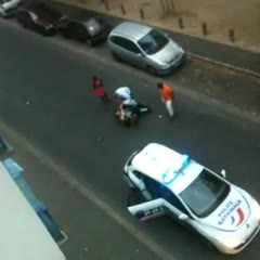 Interpellation musclée de deux policiers français