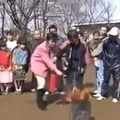 Japanese Woman Fails To Use Fire Extinguisher