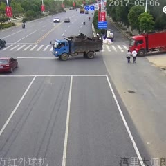 Truck Driver Rescues Motorcyclist after Fiery Crash in East China City