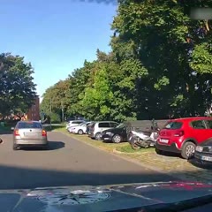 Auto ujíždějící policii smetl na Olomoucku vlak