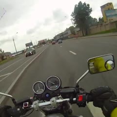Мотоциклист отломал зеркало
