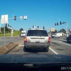 Lowes truck runs red light. 07-24-2017 09_15_42