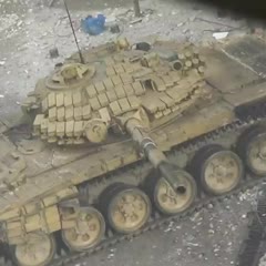 داريا 16-1-2013 دبابات الأسد بجانب المصور ومحاولة استهدافه