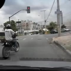 Motorista instala câmera em carro e flagra briga de trânsito na Barão Homem de Melo