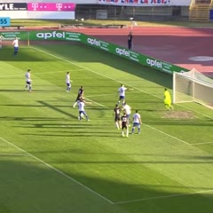 Dok Slaven Belupo slavi, Hajduk zabija