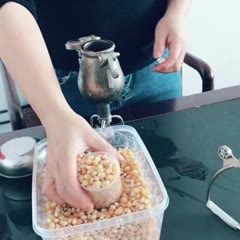 Releasing the pressure in this popcorn maker