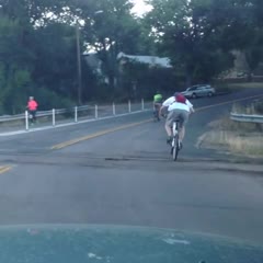 Cyclist crashes hard